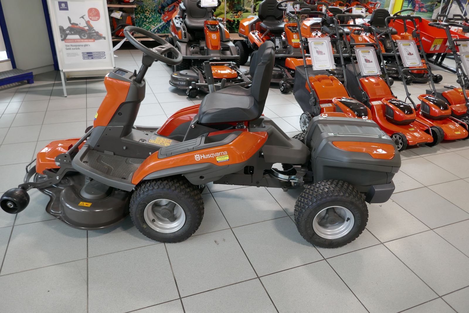 Rasentraktor типа Husqvarna R 200iX, Gebrauchtmaschine в Villach (Фотография 11)