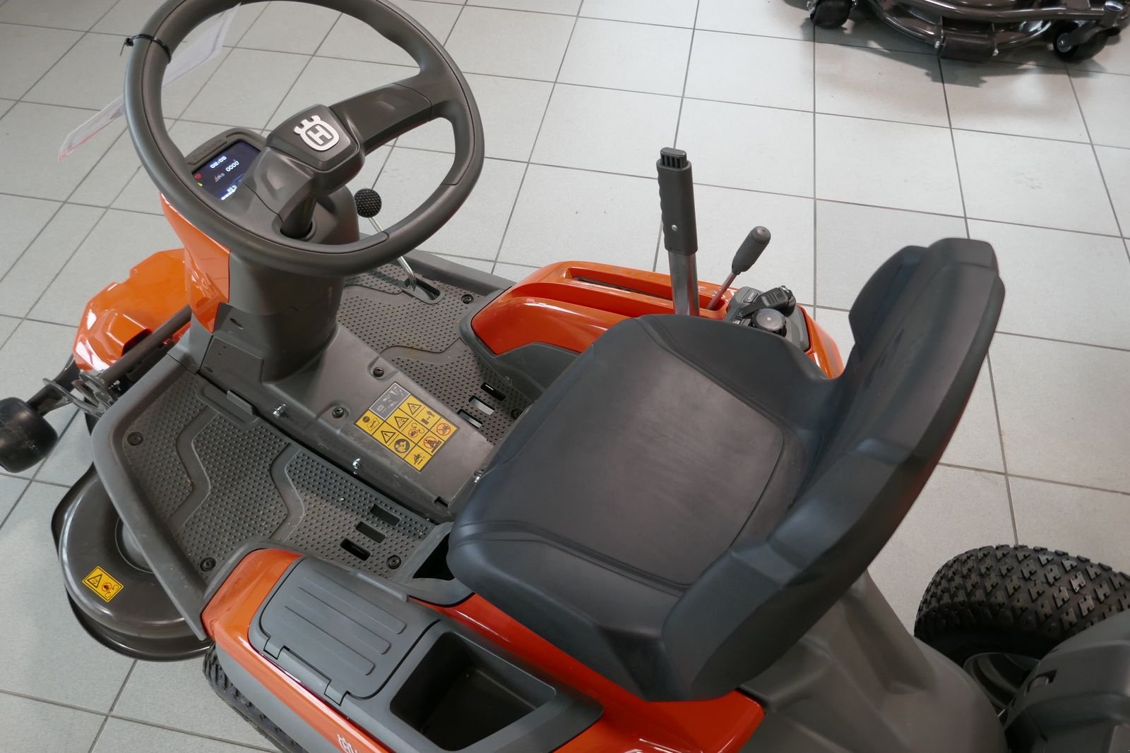 Rasentraktor типа Husqvarna R 200iX, Gebrauchtmaschine в Villach (Фотография 9)