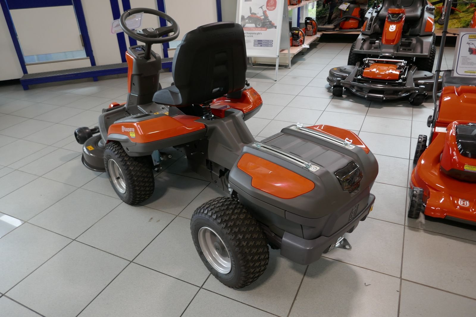 Rasentraktor типа Husqvarna R 200iX, Gebrauchtmaschine в Villach (Фотография 7)