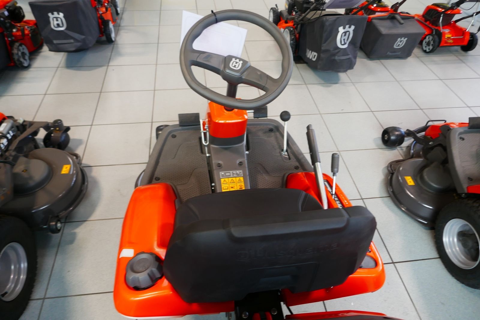 Rasentraktor typu Husqvarna R 214 C, Gebrauchtmaschine v Villach (Obrázek 9)