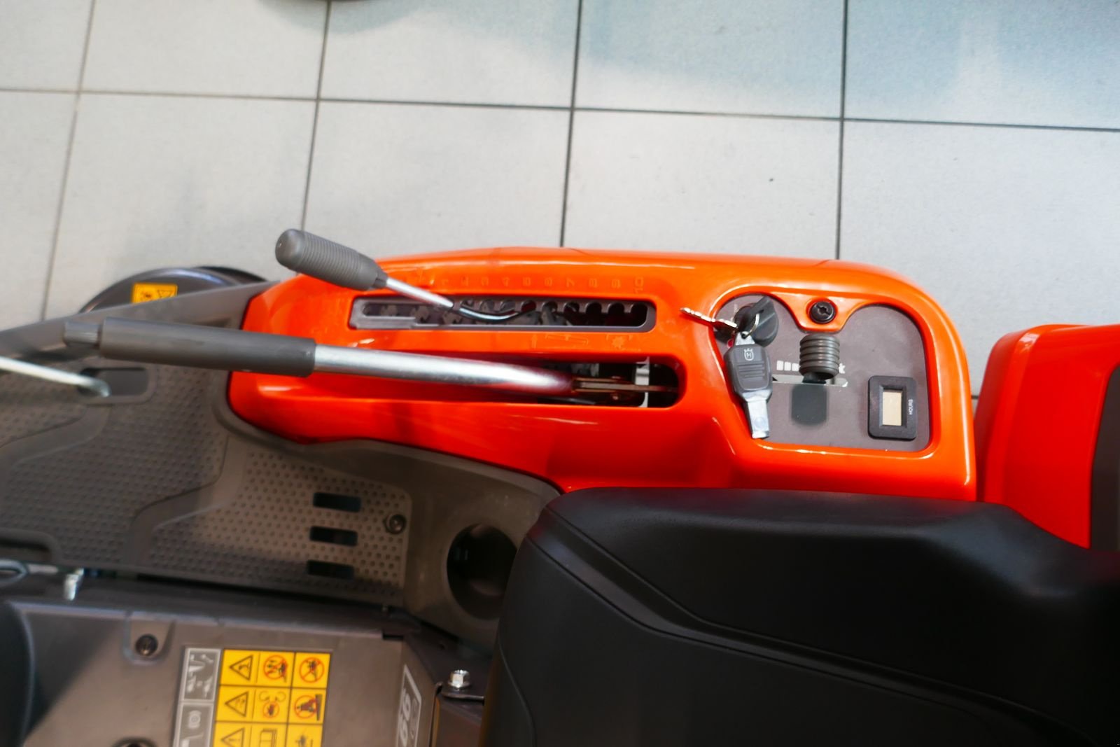 Rasentraktor typu Husqvarna R 214 C, Gebrauchtmaschine v Villach (Obrázek 8)