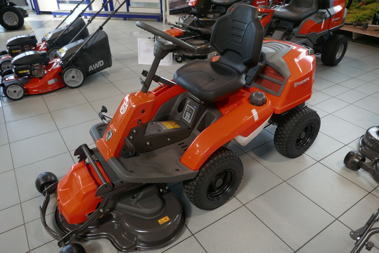 Rasentraktor typu Husqvarna R 214 TC Comfort Edition, Gebrauchtmaschine v Villach (Obrázek 1)