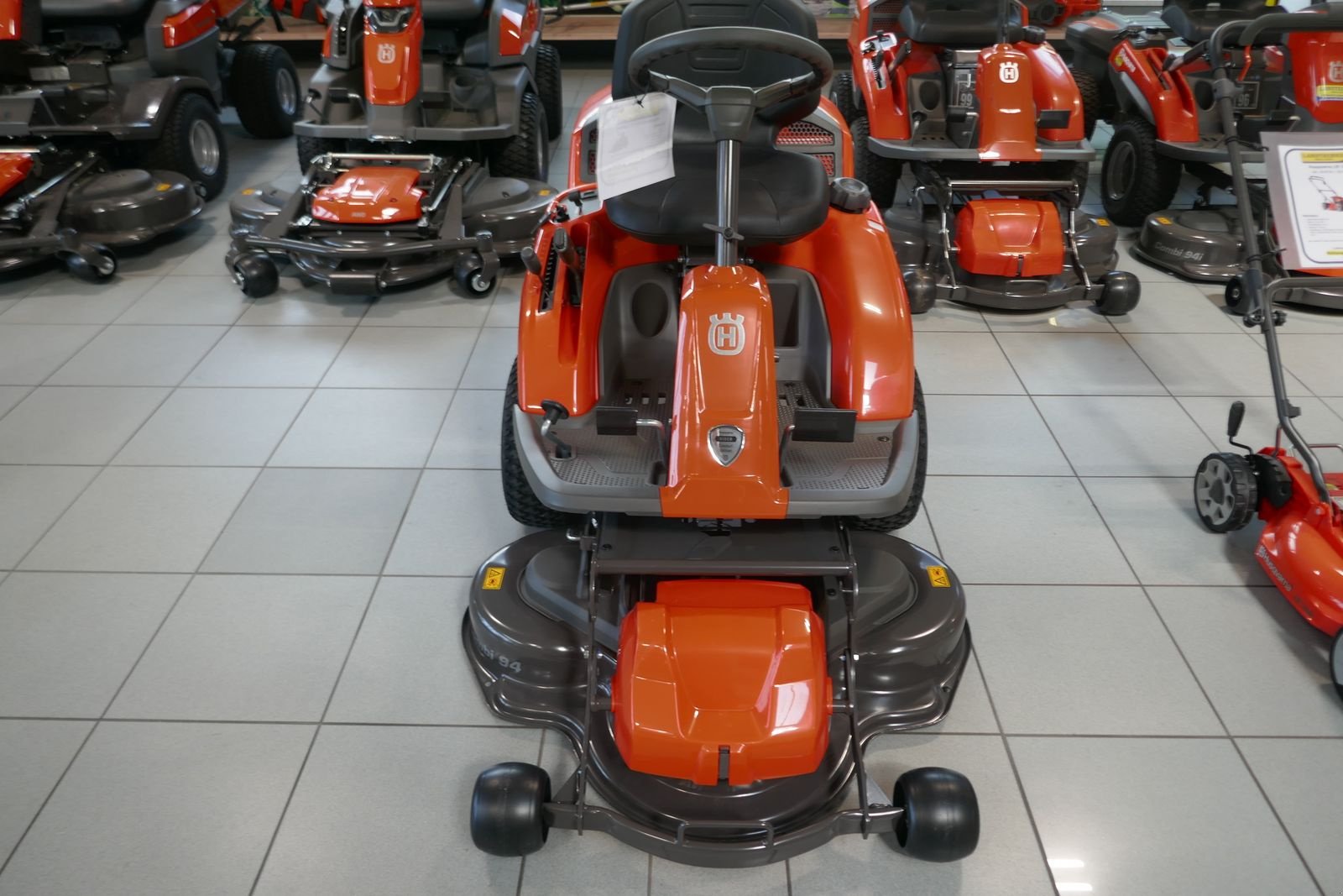 Rasentraktor typu Husqvarna R 214 TC Comfort Edition, Gebrauchtmaschine v Villach (Obrázek 2)