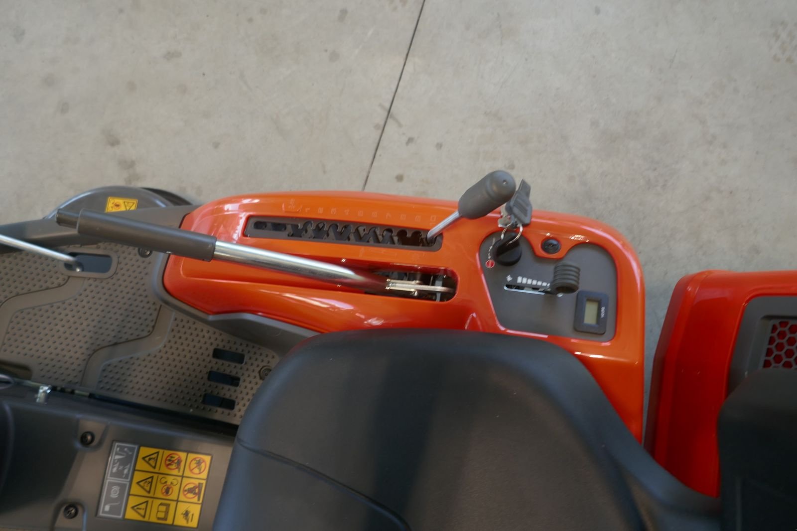 Rasentraktor des Typs Husqvarna R 214 TC Comfort Edition, Gebrauchtmaschine in Villach (Bild 8)