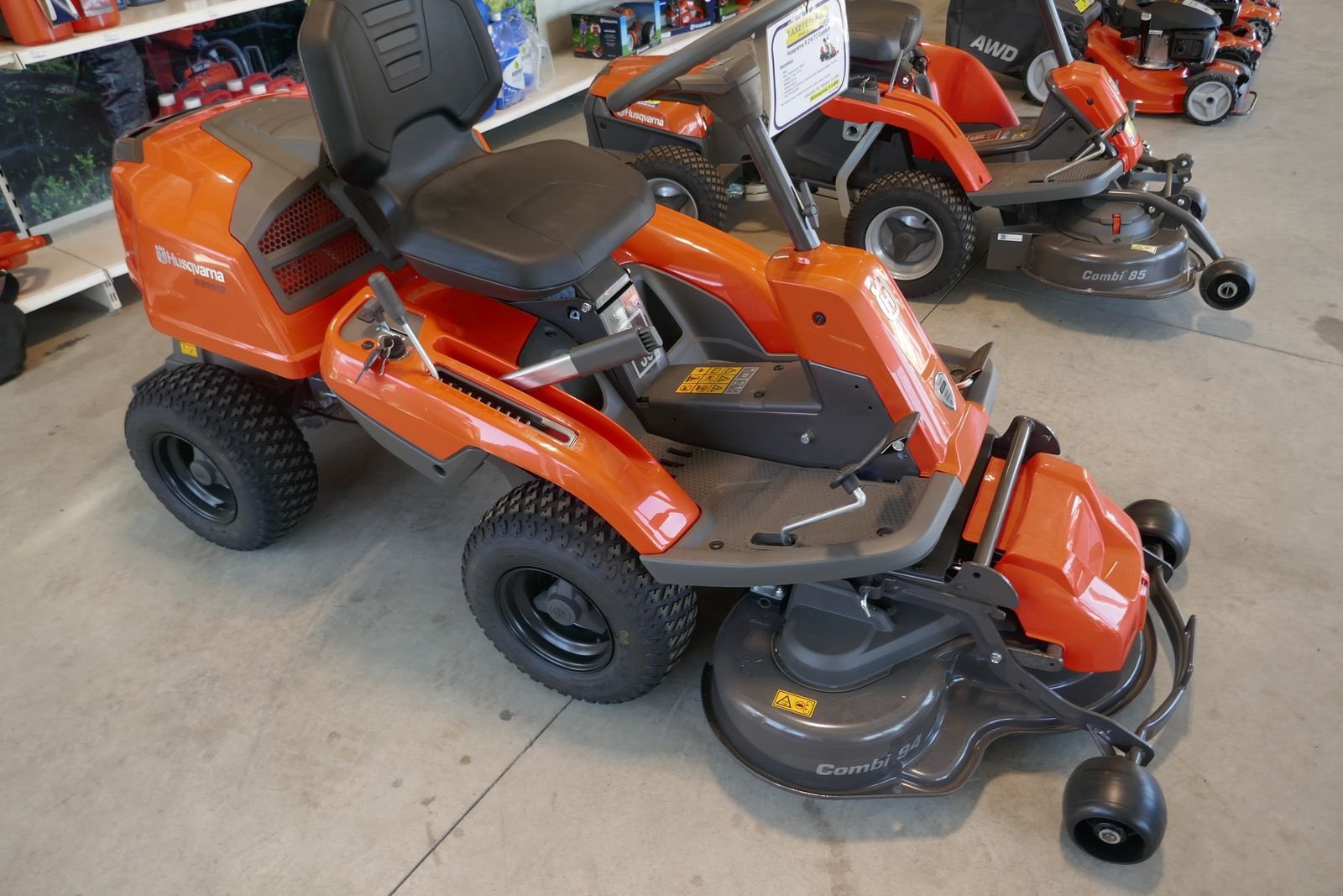 Rasentraktor des Typs Husqvarna R 214 TC Comfort Edition, Gebrauchtmaschine in Villach (Bild 4)