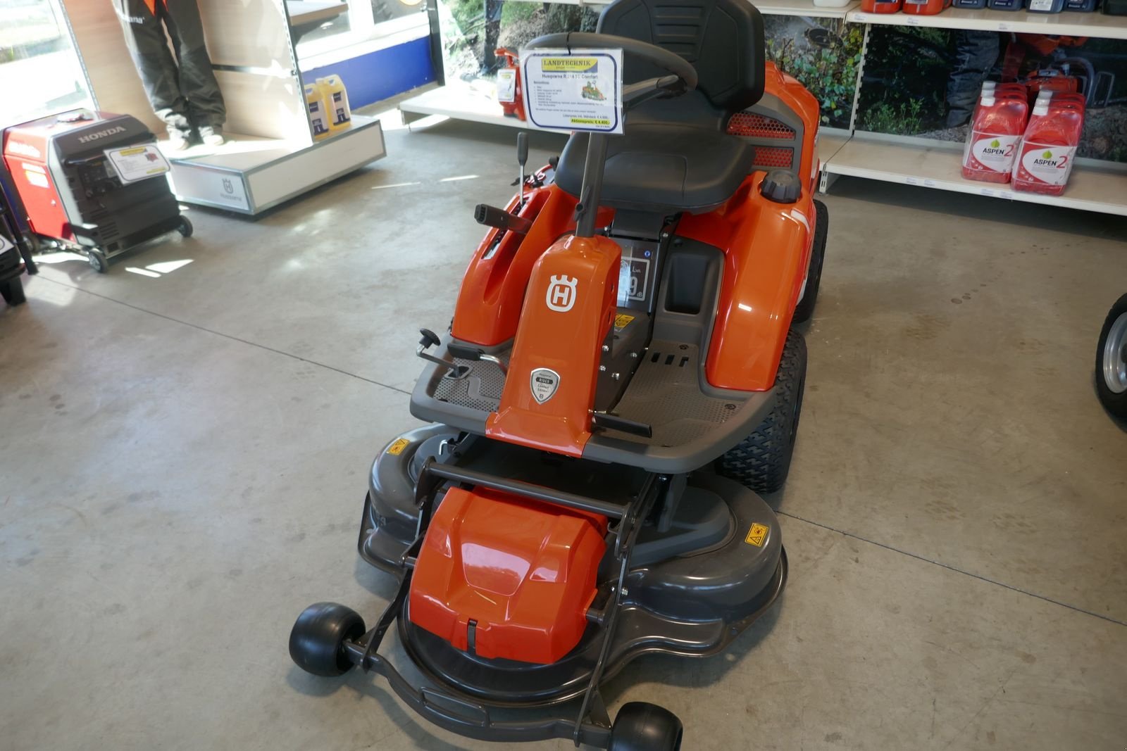 Rasentraktor des Typs Husqvarna R 214 TC Comfort Edition, Gebrauchtmaschine in Villach (Bild 2)