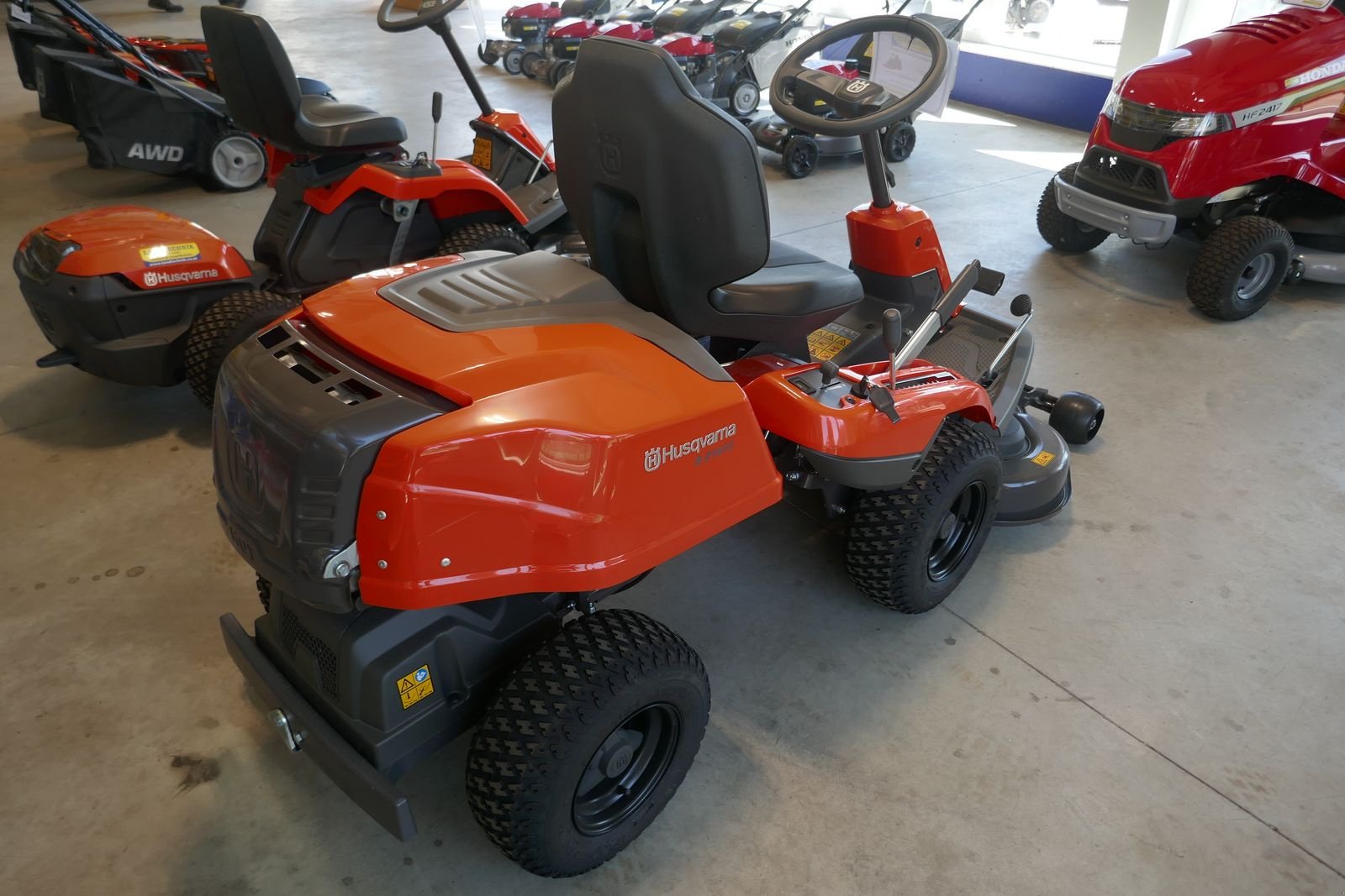 Rasentraktor des Typs Husqvarna R 214 TC Comfort Edition, Gebrauchtmaschine in Villach (Bild 6)