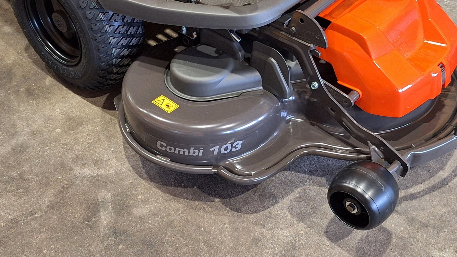 Rasentraktor typu Husqvarna R 214TC Comfort - 103cm klippebord FABRIKS NY, Gebrauchtmaschine v Rødekro (Obrázek 7)