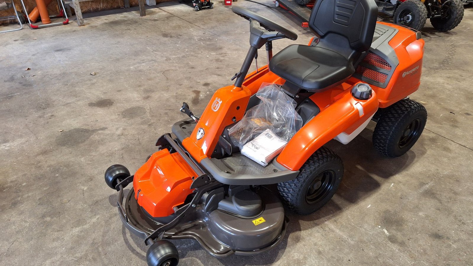 Rasentraktor typu Husqvarna R 214TC Comfort - 103cm klippebord FABRIKS NY, Gebrauchtmaschine v Rødekro (Obrázek 5)