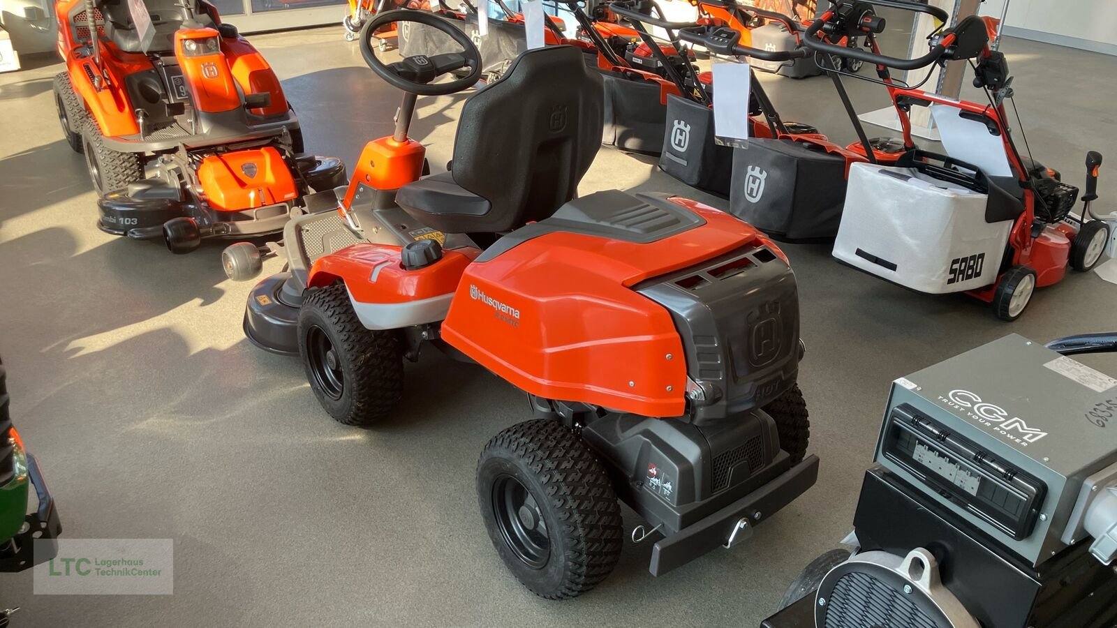 Rasentraktor от тип Husqvarna R 214TC, Neumaschine в Redlham (Снимка 8)