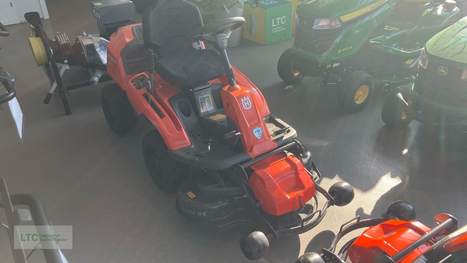 Rasentraktor от тип Husqvarna R 214TC, Neumaschine в Redlham (Снимка 2)