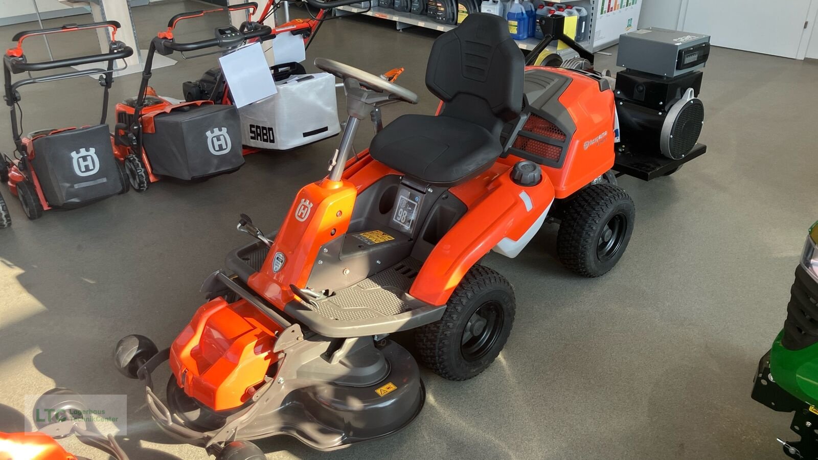 Rasentraktor от тип Husqvarna R 214TC, Neumaschine в Redlham (Снимка 1)