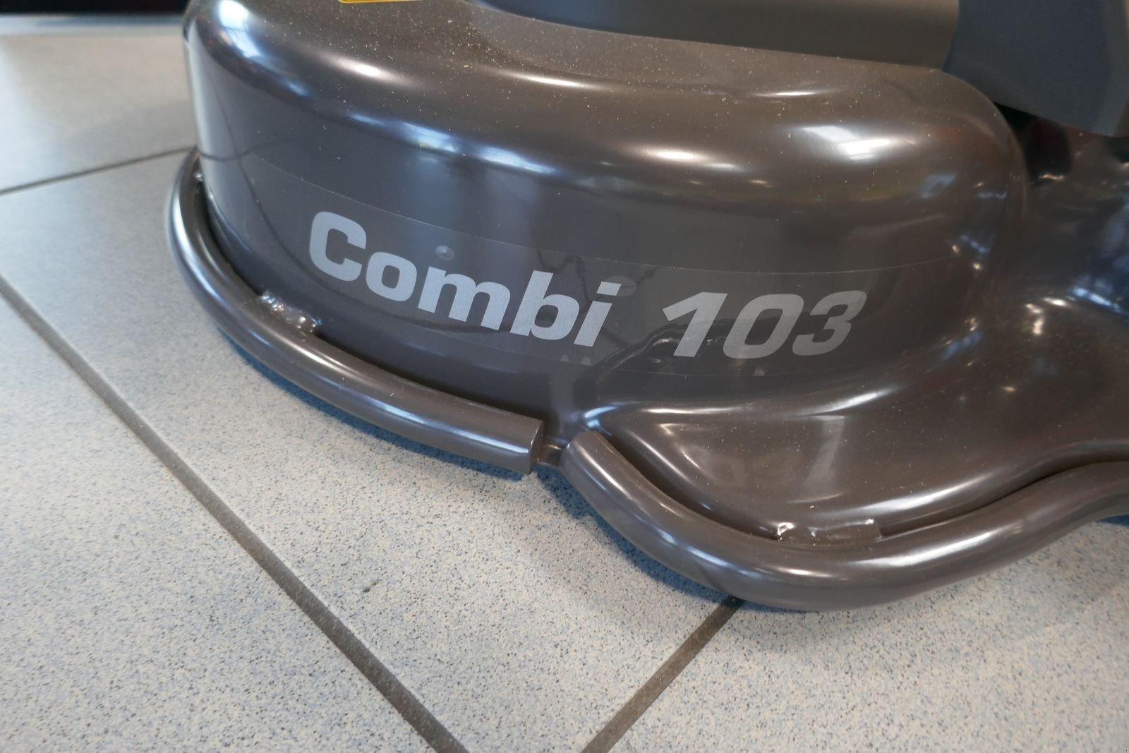 Rasentraktor des Typs Husqvarna R 216 TC AWD, Gebrauchtmaschine in Villach (Bild 5)