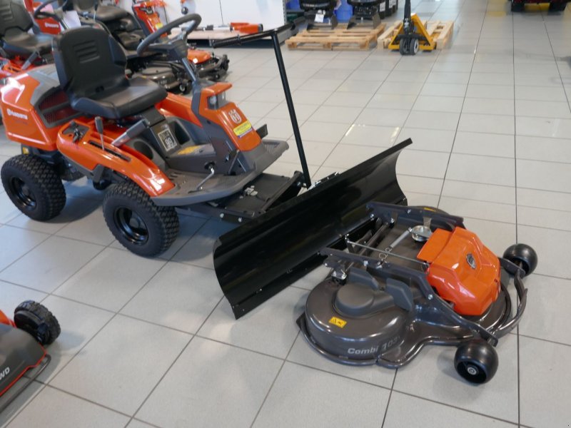 Rasentraktor des Typs Husqvarna R 216 TC AWD, Gebrauchtmaschine in Villach (Bild 1)