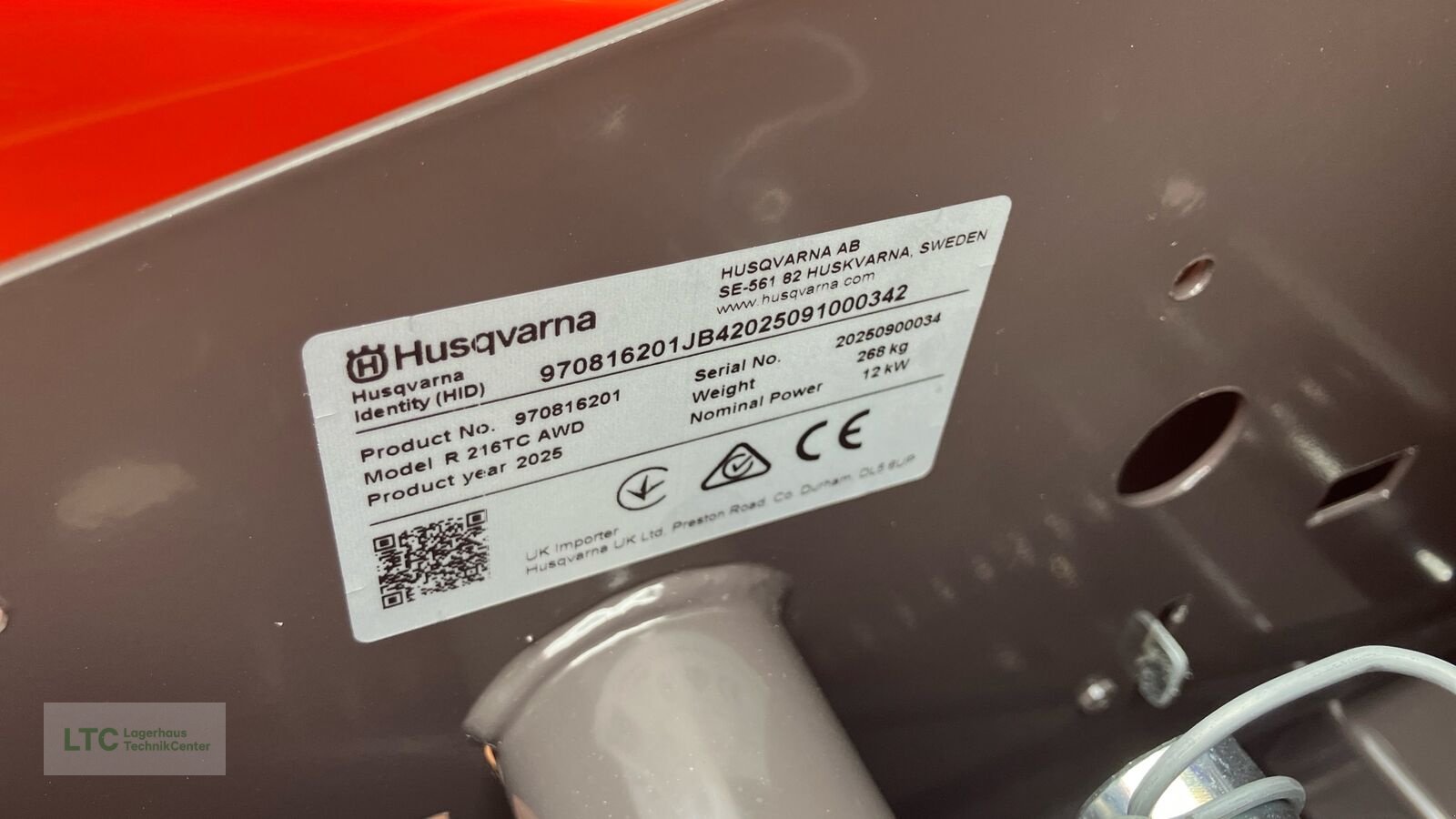 Rasentraktor des Typs Husqvarna R 216TC AWD, Neumaschine in Redlham (Bild 11)