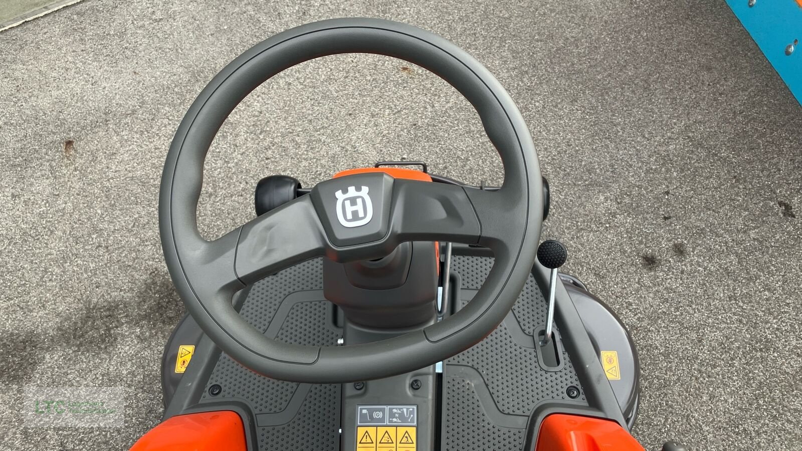 Rasentraktor des Typs Husqvarna R 216TC AWD, Neumaschine in Redlham (Bild 10)