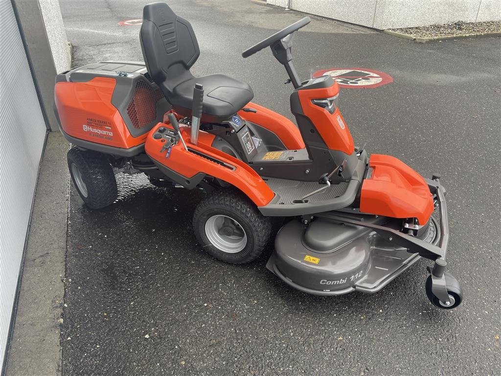 Rasentraktor des Typs Husqvarna R 316TsX AWD Servostyring & 112cm klippebord, Gebrauchtmaschine in Holstebro (Bild 2)