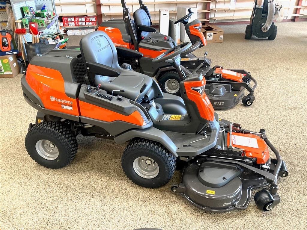 Rasentraktor des Typs Husqvarna R 420TsX AWD, Gebrauchtmaschine in Tinglev (Bild 1)