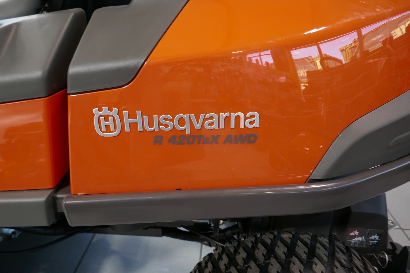 Rasentraktor des Typs Husqvarna R 420TsX AWD, Gebrauchtmaschine in Villach (Bild 3)
