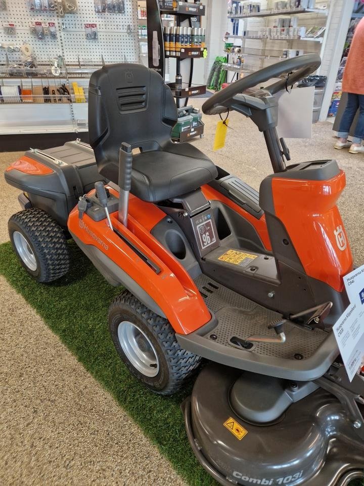 Rasentraktor des Typs Husqvarna R200IX, Gebrauchtmaschine in Jelling (Bild 2)