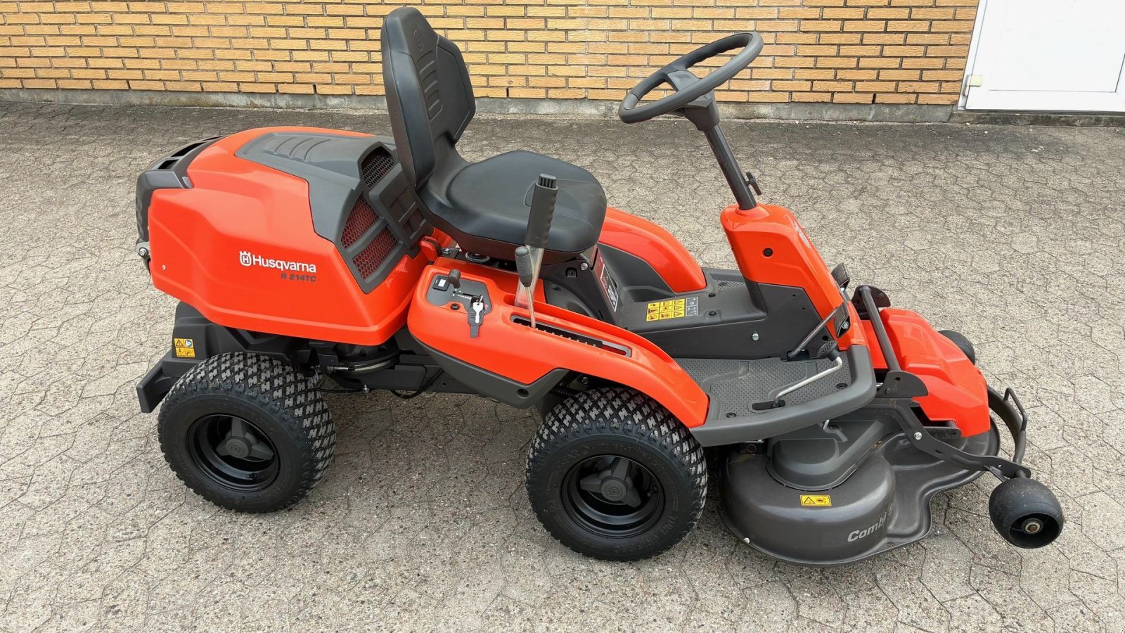 Rasentraktor typu Husqvarna R214TC, Gebrauchtmaschine v Tinglev (Obrázek 1)