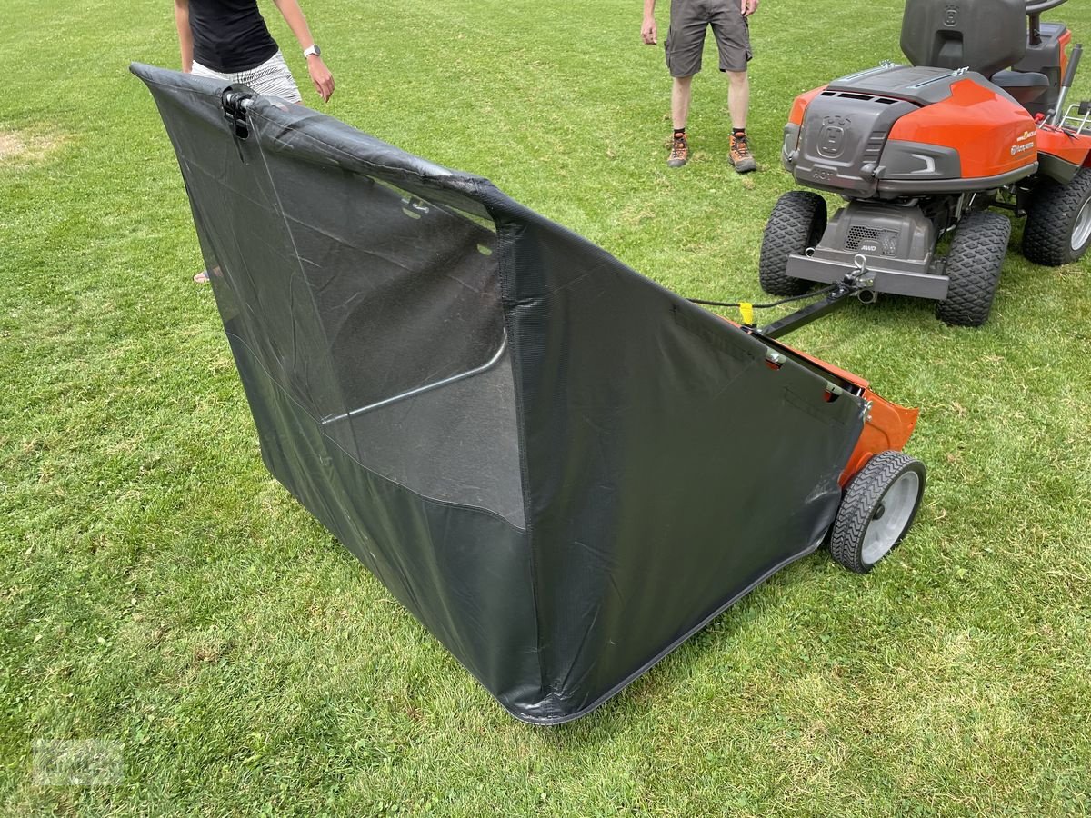 Rasentraktor des Typs Husqvarna Rasenkehrmaschine groß 705L, Neumaschine in Burgkirchen (Bild 9)