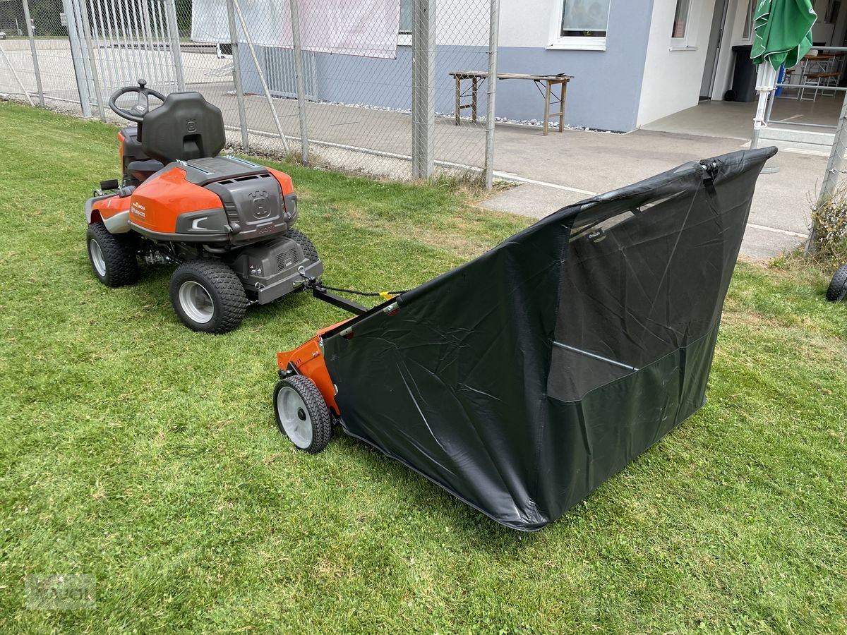 Rasentraktor des Typs Husqvarna Rasenkehrmaschine groß 705L, Neumaschine in Burgkirchen (Bild 11)