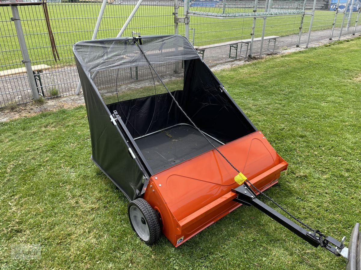 Rasentraktor des Typs Husqvarna Rasenkehrmaschine groß 705L, Neumaschine in Burgkirchen (Bild 1)