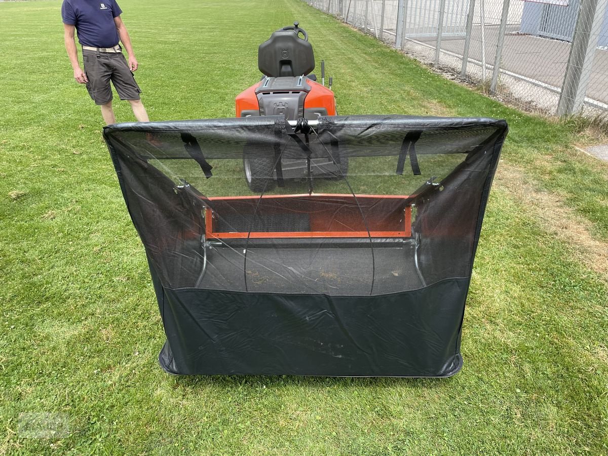 Rasentraktor des Typs Husqvarna Rasenkehrmaschine groß 705L, Neumaschine in Burgkirchen (Bild 10)