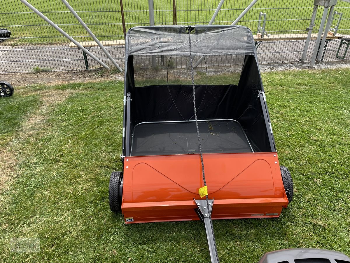 Rasentraktor des Typs Husqvarna Rasenkehrmaschine groß 705L, Neumaschine in Burgkirchen (Bild 5)