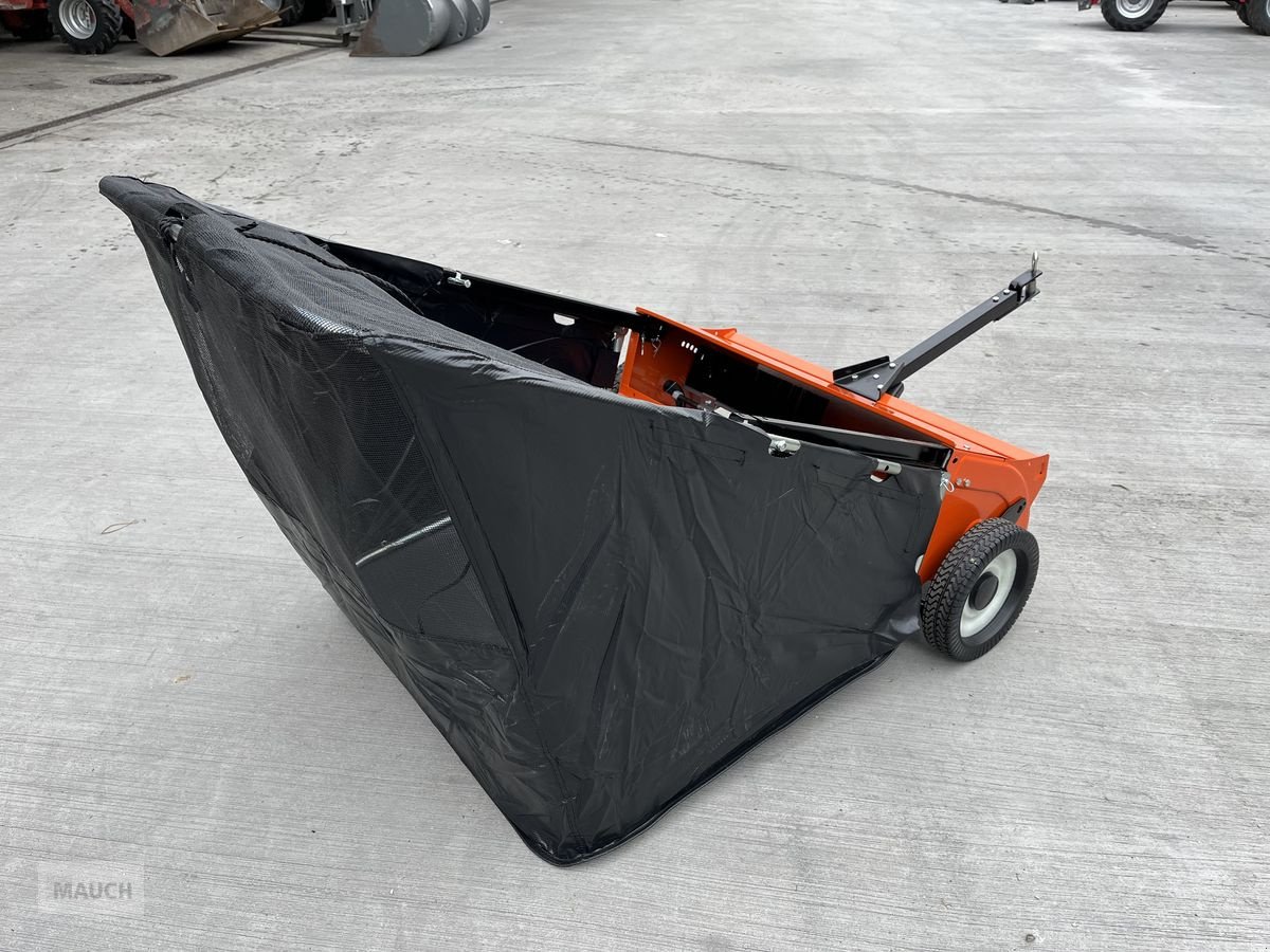 Rasentraktor des Typs Husqvarna Rasenkehrmaschine kompakt ca. 500L, Neumaschine in Burgkirchen (Bild 13)