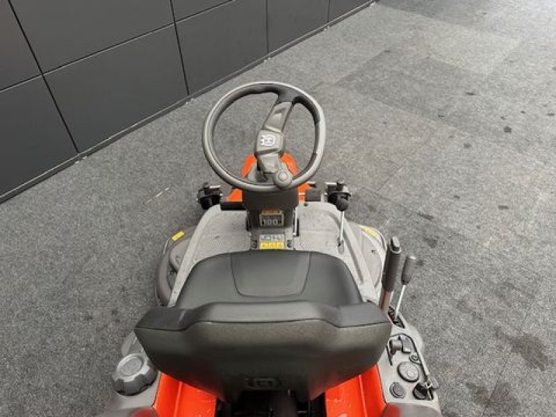 Rasentraktor des Typs Husqvarna Rasentraktor RC320Ts AWD 112cm Mähdeck, 16,9PS, Neumaschine in Tamsweg (Bild 10)