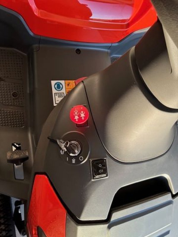 Rasentraktor of the type Husqvarna Rasentraktor TC 114, Neumaschine in Göpfritz (Picture 4)