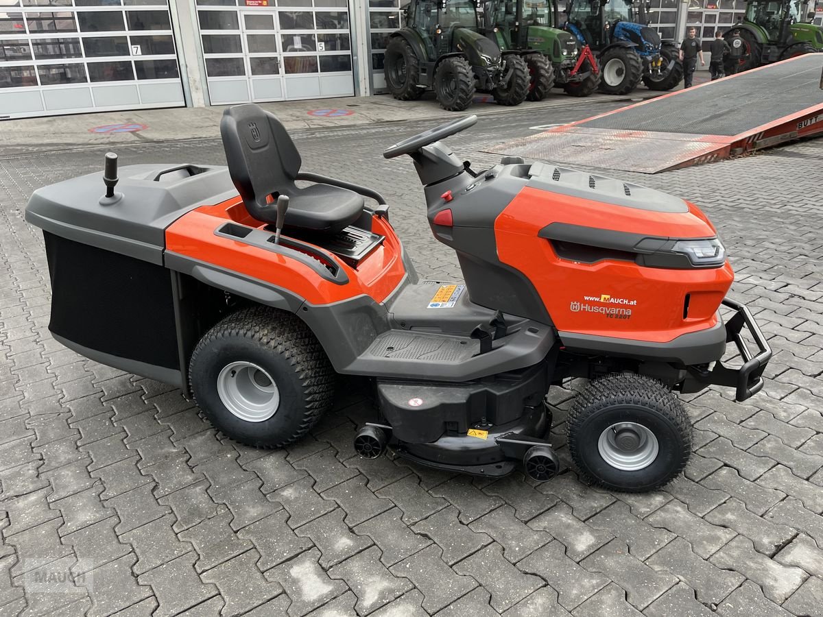 Rasentraktor des Typs Husqvarna Rasentraktor TC 220T 20PS AKTION!! LAGERND, Neumaschine in Burgkirchen (Bild 13)