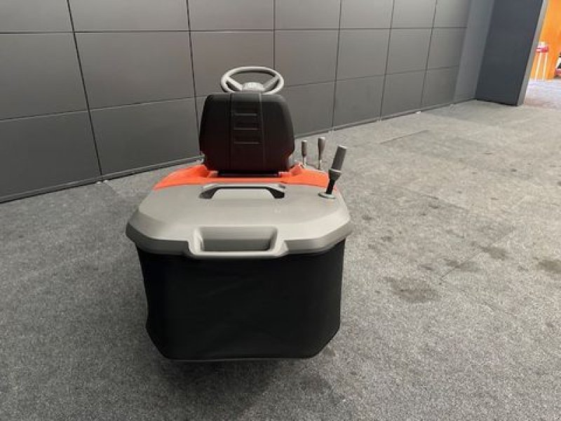 Rasentraktor des Typs Husqvarna Rasentraktor TC112 mit 95cm Mähdeck 10,8PS, Neumaschine in Tamsweg (Bild 8)