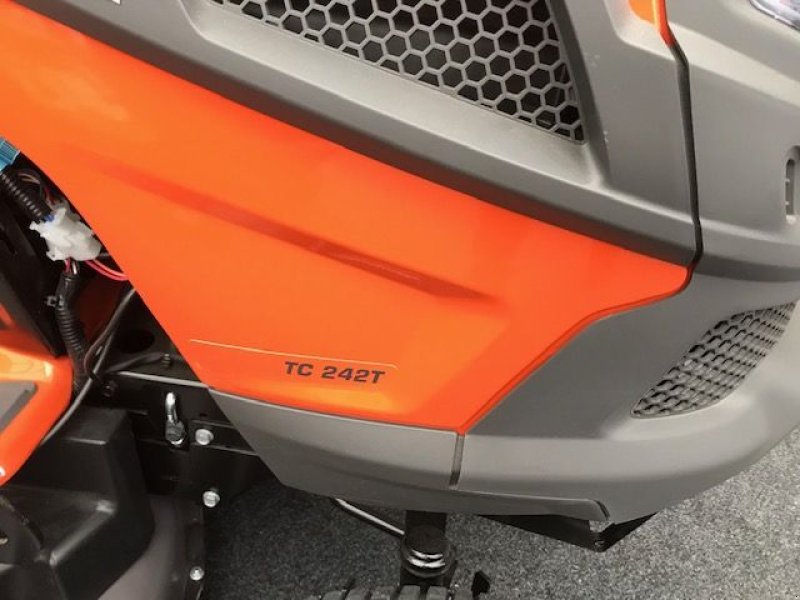 Rasentraktor des Typs Husqvarna Rasentraktor TC242T 108cm 13,51PS 320L, Neumaschine in Tamsweg (Bild 3)