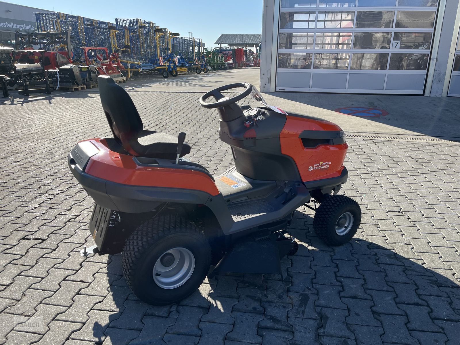 Rasentraktor от тип Husqvarna Rasentraktor TS 215T mit Seitenauswurf / Mulchki, Neumaschine в Burgkirchen (Снимка 11)