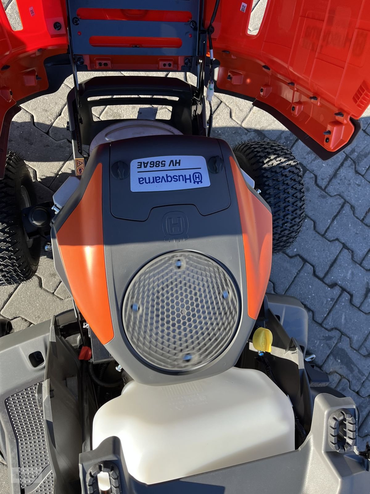 Rasentraktor от тип Husqvarna Rasentraktor TS 215T mit Seitenauswurf / Mulchki, Neumaschine в Burgkirchen (Снимка 4)
