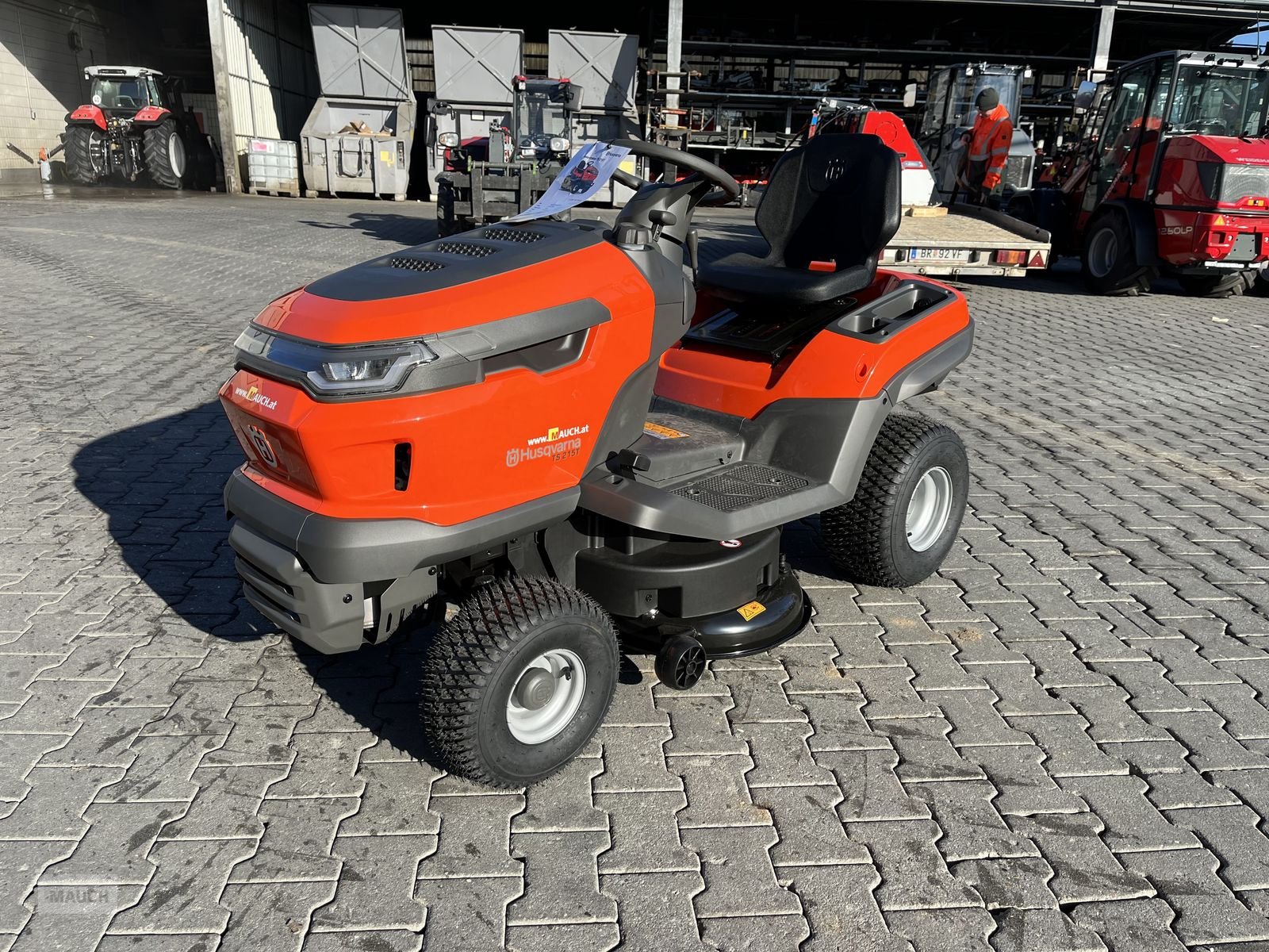 Rasentraktor от тип Husqvarna Rasentraktor TS 215T mit Seitenauswurf / Mulchki, Neumaschine в Burgkirchen (Снимка 1)