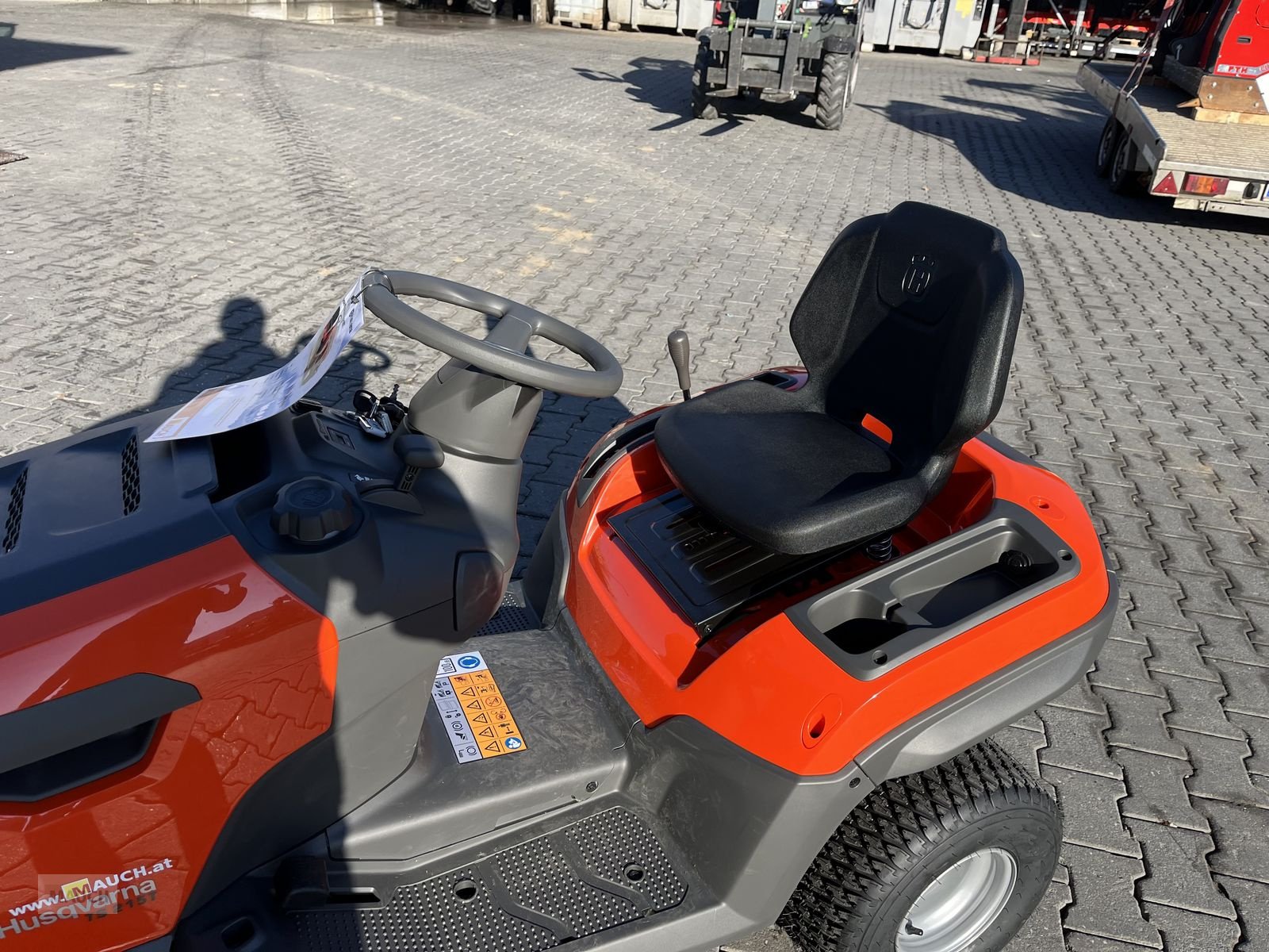 Rasentraktor от тип Husqvarna Rasentraktor TS 215T mit Seitenauswurf / Mulchki, Neumaschine в Burgkirchen (Снимка 9)