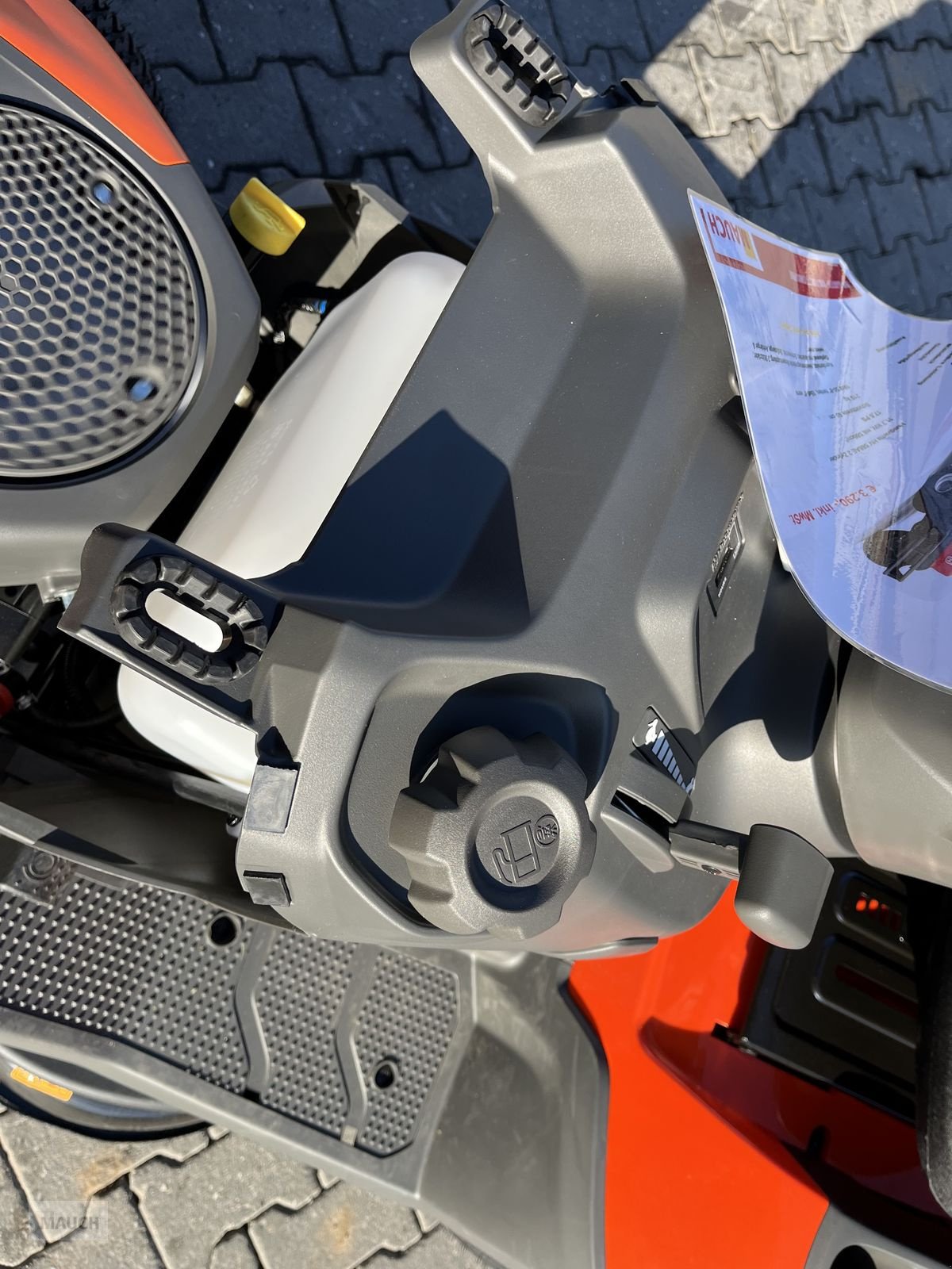 Rasentraktor от тип Husqvarna Rasentraktor TS 215T mit Seitenauswurf / Mulchki, Neumaschine в Burgkirchen (Снимка 3)