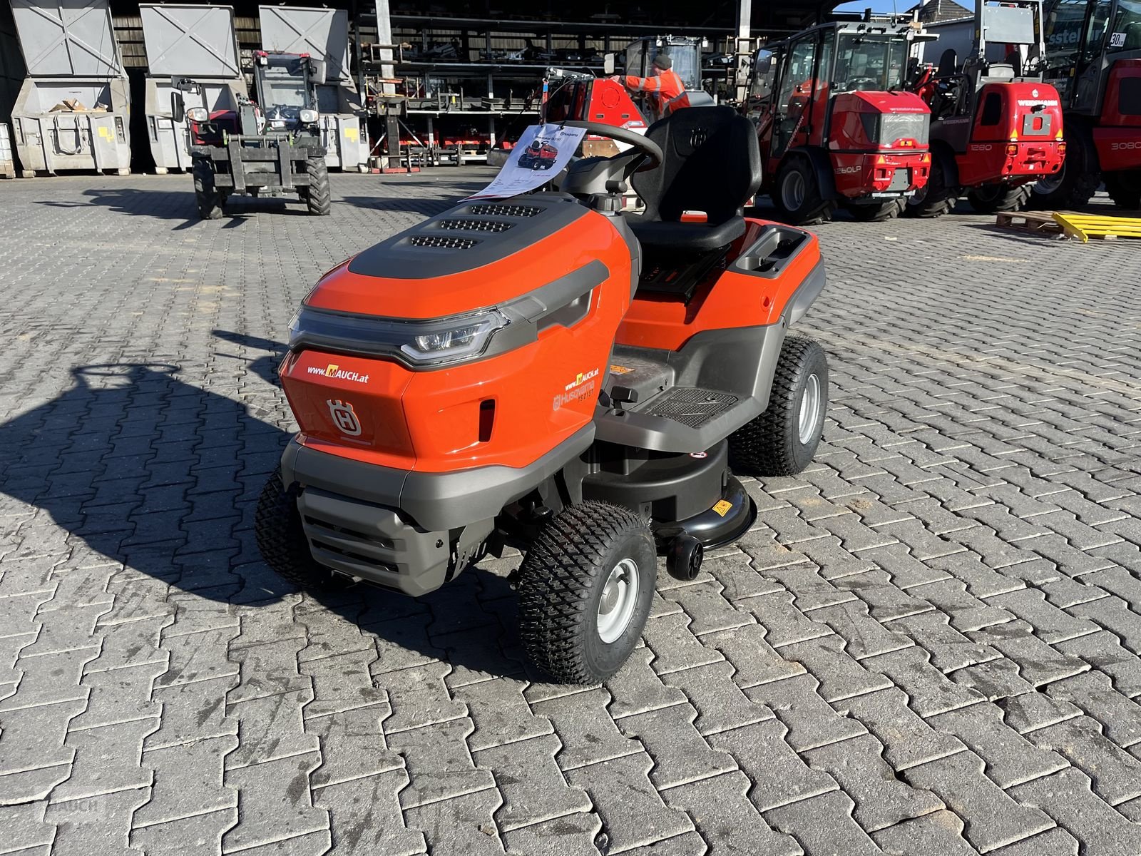 Rasentraktor от тип Husqvarna Rasentraktor TS 215T mit Seitenauswurf / Mulchki, Neumaschine в Burgkirchen (Снимка 17)