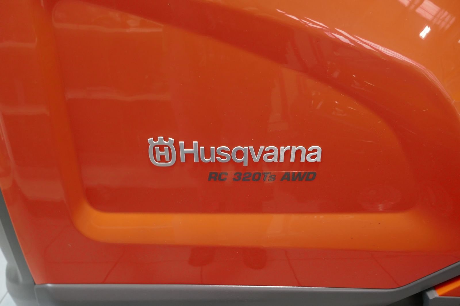 Rasentraktor typu Husqvarna RC 320 TS AWD, Gebrauchtmaschine v Villach (Obrázek 4)