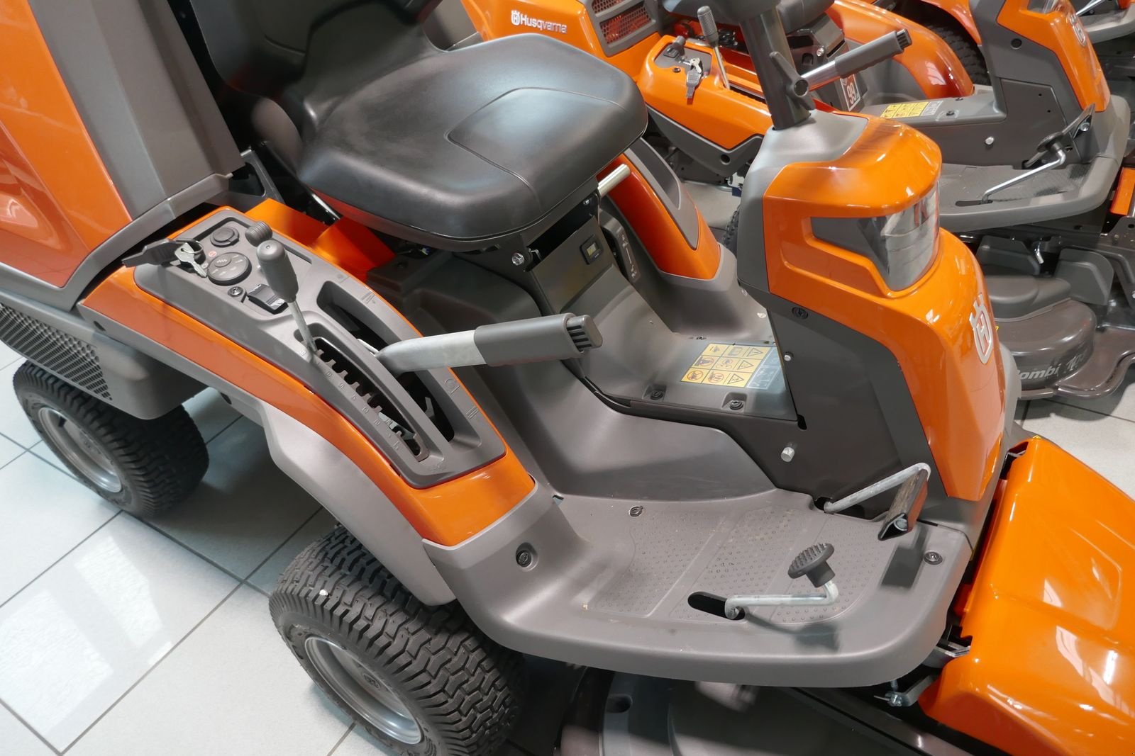 Rasentraktor typu Husqvarna RC 320 TS AWD, Gebrauchtmaschine v Villach (Obrázek 10)