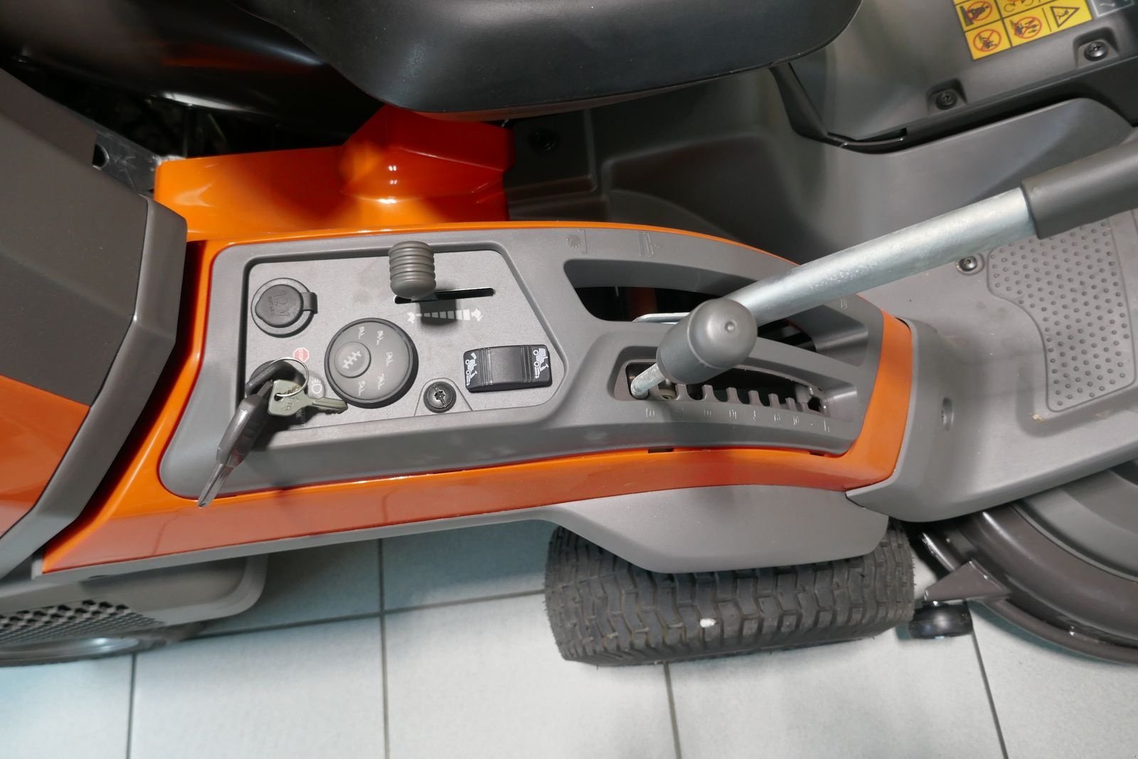 Rasentraktor typu Husqvarna RC 320 TS AWD, Gebrauchtmaschine v Villach (Obrázek 11)