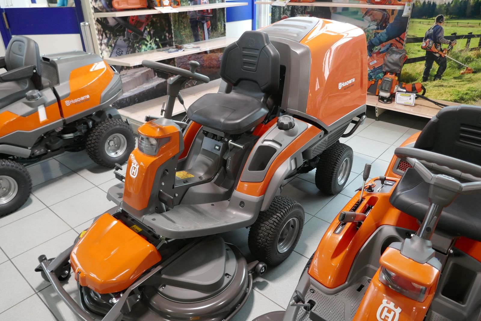 Rasentraktor typu Husqvarna RC 320 TS AWD, Gebrauchtmaschine v Villach (Obrázek 1)