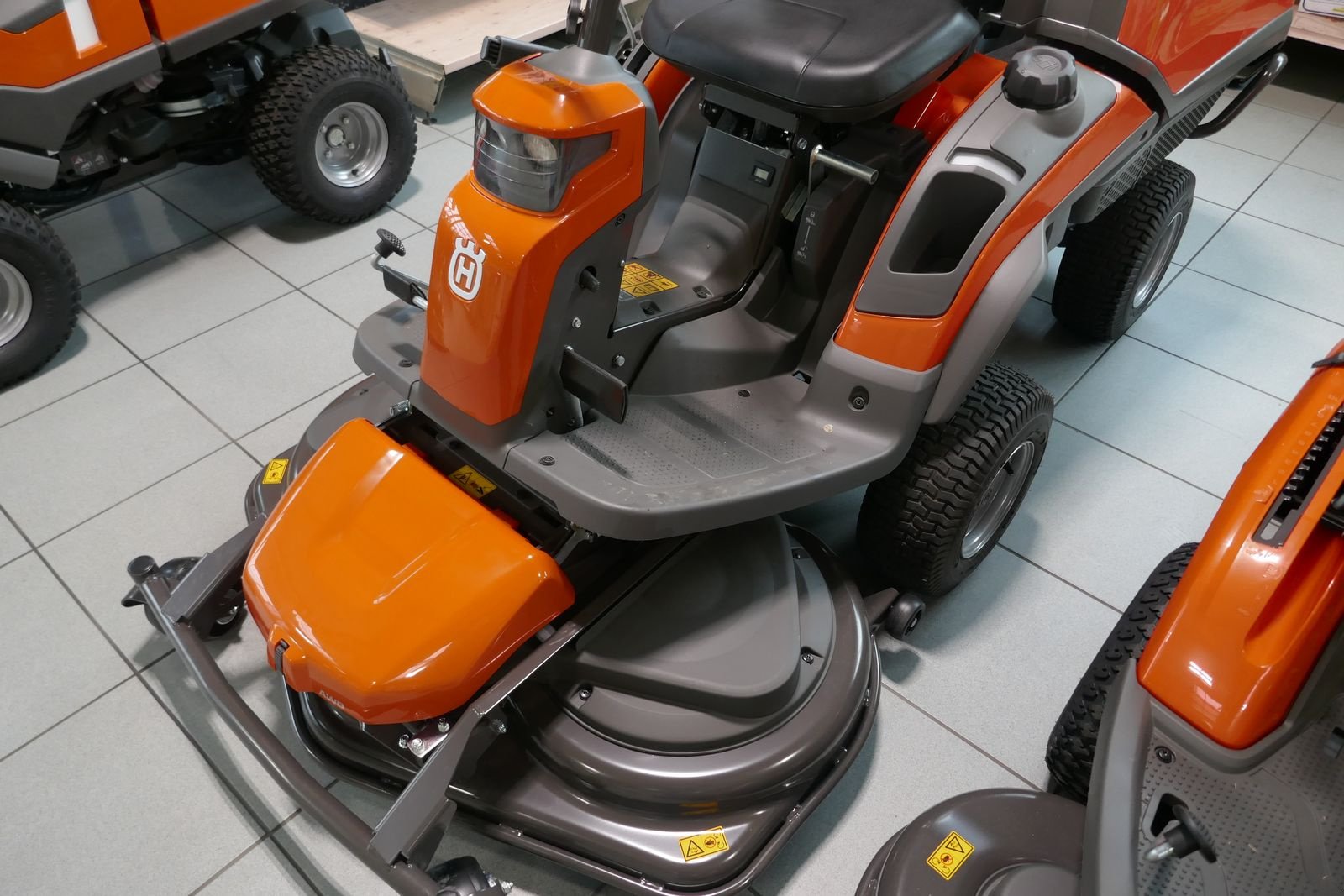 Rasentraktor typu Husqvarna RC 320 TS AWD, Gebrauchtmaschine v Villach (Obrázek 9)