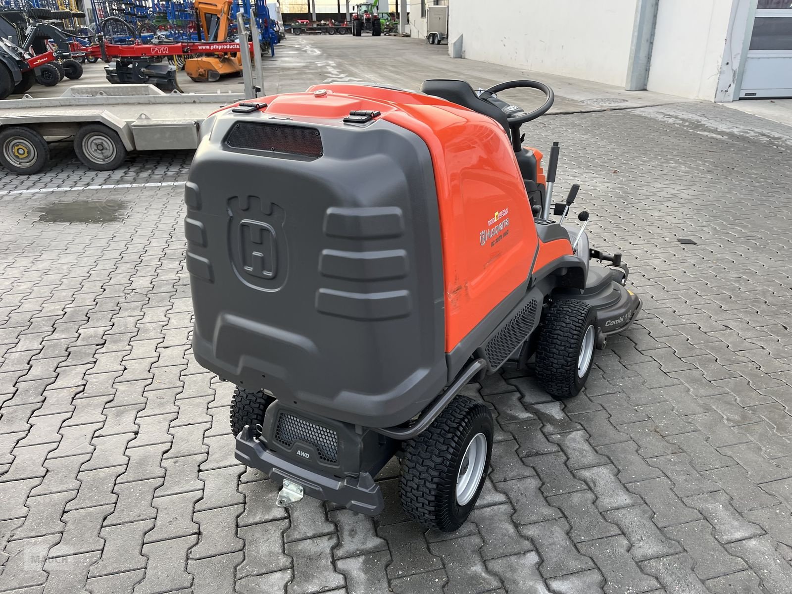 Rasentraktor des Typs Husqvarna RC 320TS AWD 112cm Mähdeck 50h, Gebrauchtmaschine in Burgkirchen (Bild 11)