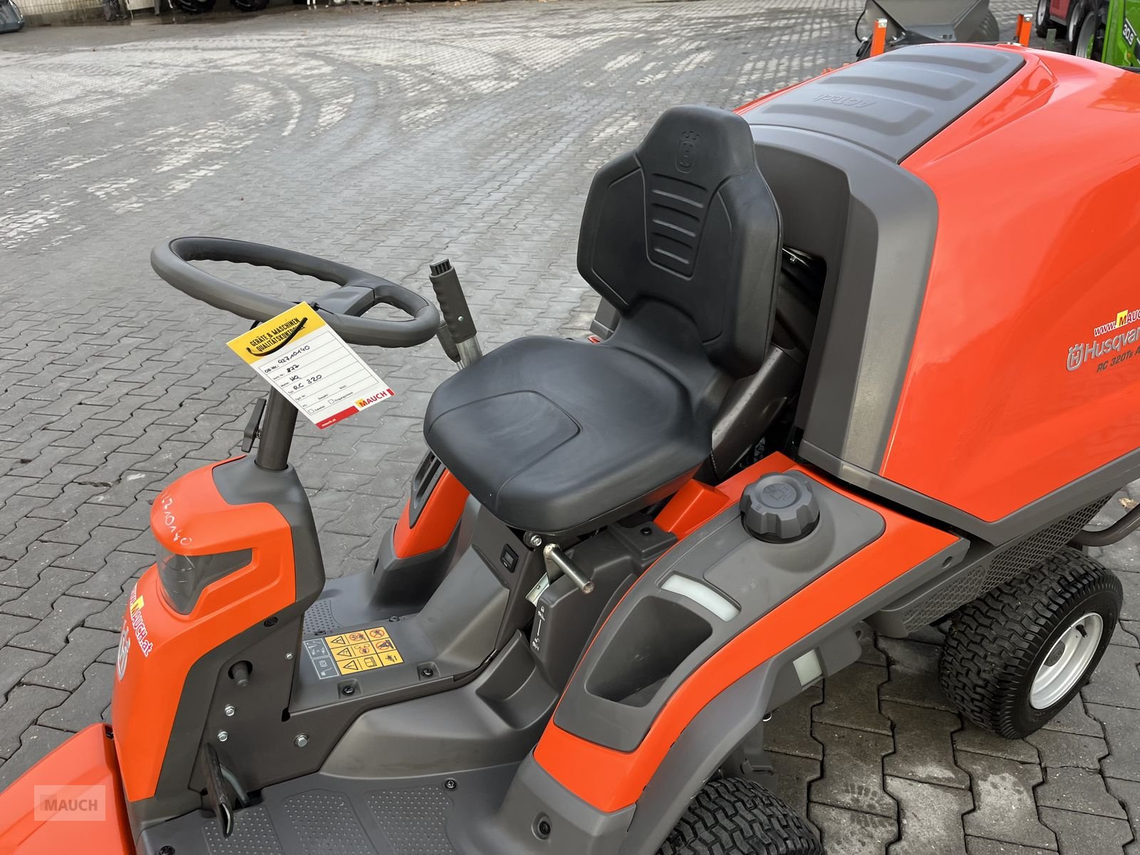 Rasentraktor des Typs Husqvarna RC 320TS AWD 112cm Mähdeck 50h, Gebrauchtmaschine in Burgkirchen (Bild 14)