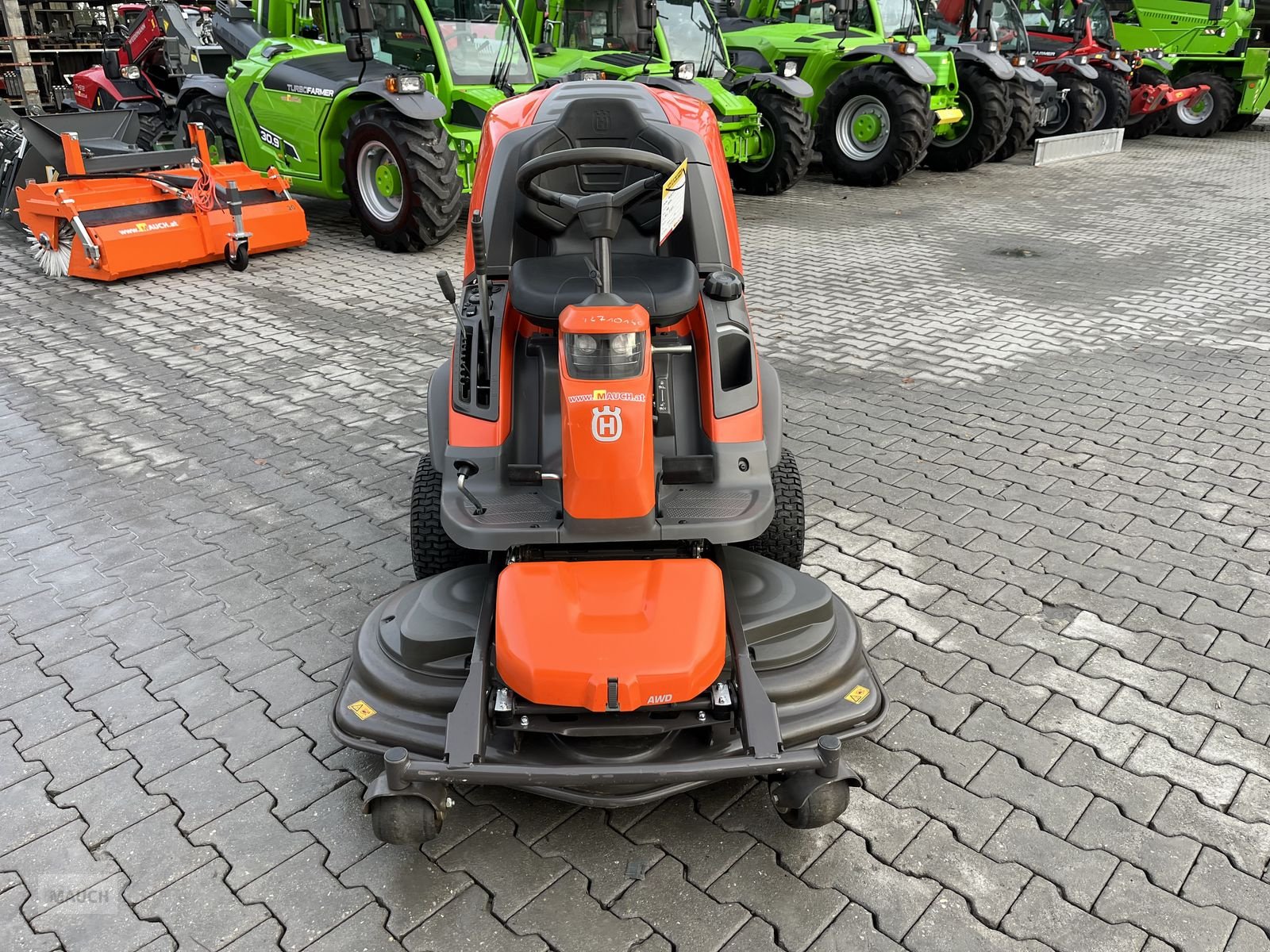 Rasentraktor des Typs Husqvarna RC 320TS AWD 112cm Mähdeck 50h, Gebrauchtmaschine in Burgkirchen (Bild 2)